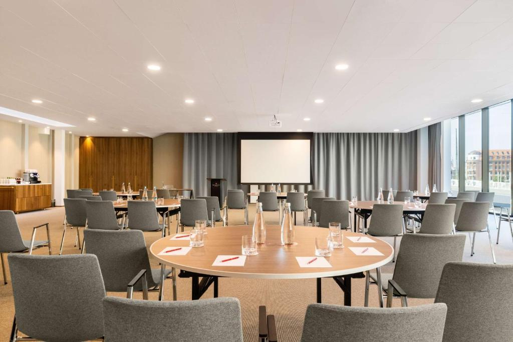 Nh Collection Frankfurt Spin Tower Hotel Франкфурт на Майн Екстериор снимка